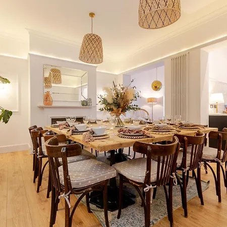 Rose - Hot Tub - Town Centre Location *