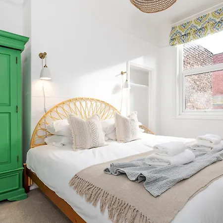 Rose - Hot Tub - Town Centre Location *