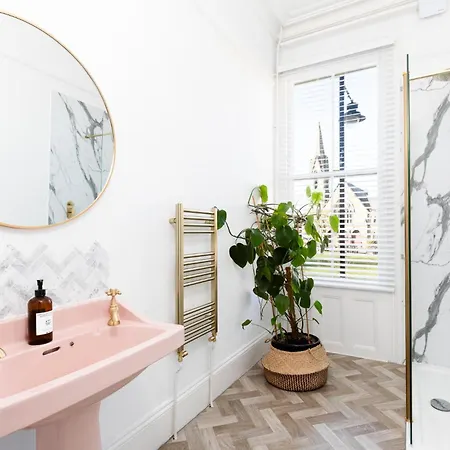 Semesterbostad Rose - Hot Tub - Town Centre Location