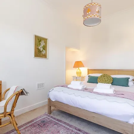 Rose - Hot Tub - Town Centre Location *