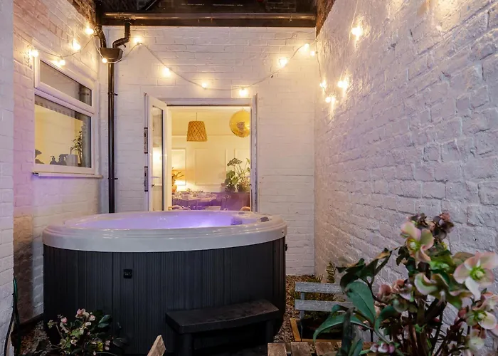 Rose - Hot Tub - Town Centre Location Scarborough