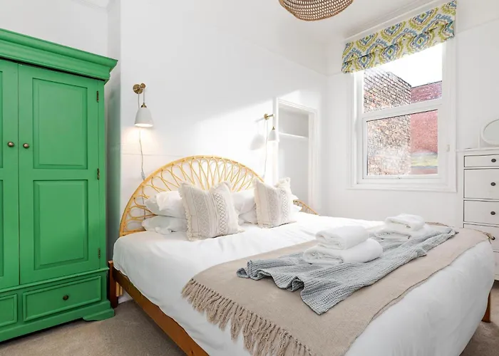 Rose - Hot Tub - Town Centre Location *