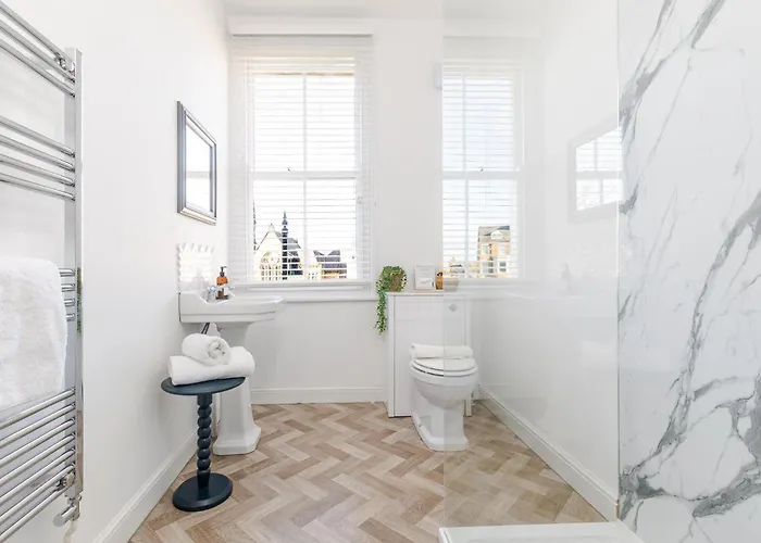 Rose - Hot Tub - Town Centre Location