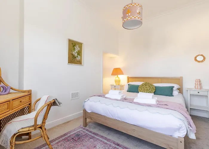 Rose - Hot Tub - Town Centre Location *