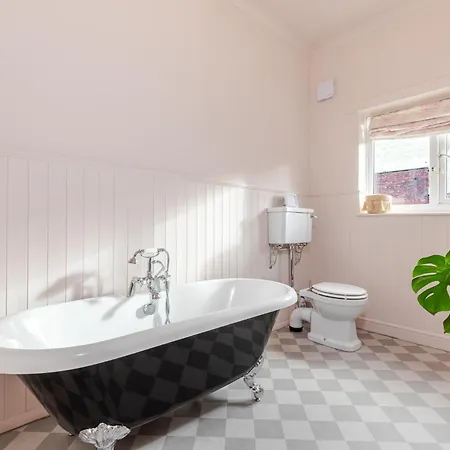Rose - Hot Tub - Town Centre Location 펜션 스카버러